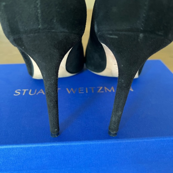 Stuart Weitzman Black Suede Pumps, Size 38.5 - Picture 5 of 12